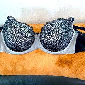 Embroidered bra / balconette